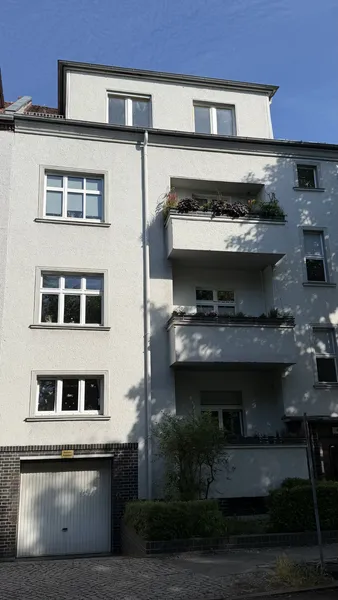 Besondere  4-Zimmer-Dachgeschoßwohnung in Berlin Karlshorst — photo 1